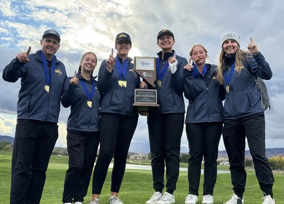 Girls Golf with the State Plaque